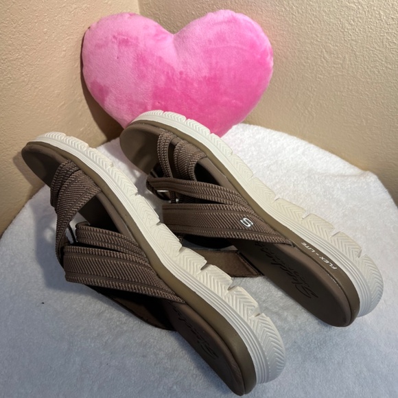 Skechers Dark Tan Sandals Slides Flip Flops - Picture 2 of 5